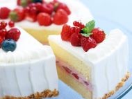 Cake with Raspberries