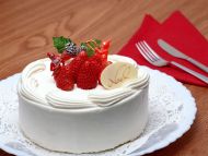 Cream Cake with Strawberries